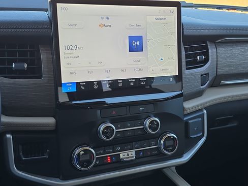 Used 2022 Ford Expedition Limited image 17