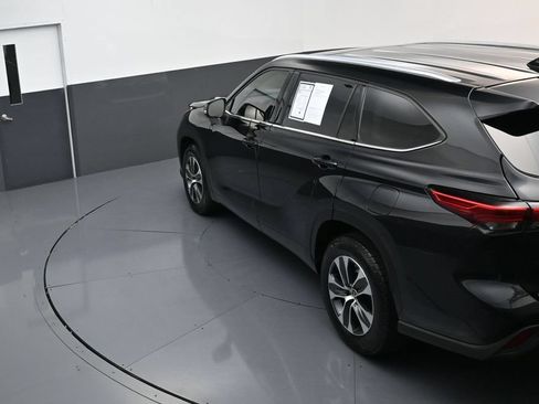 Used 2021 Toyota Highlander XLE FWD image 21