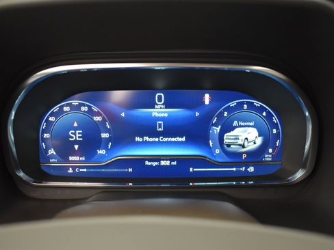 Used 2024 Chevrolet Tahoe LT w/ Luxury Package image 15