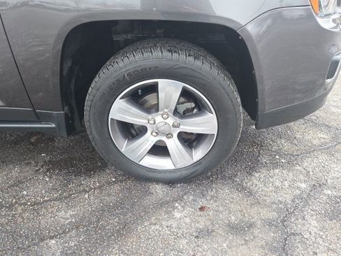 Used 2016 Jeep Compass High Altitude image 2