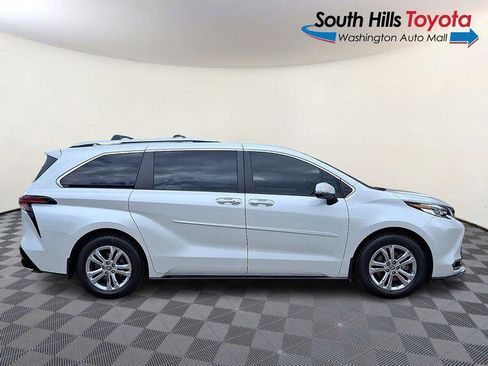 Certified 2022 Toyota Sienna Platinum AWD/4WD image 7