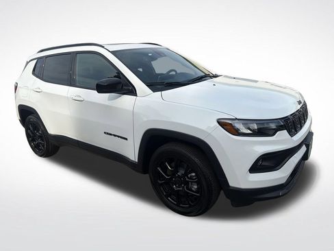 Used 2026 Jeep Compass Latitude w/ Sun and Sound Group AWD/4WD image 19
