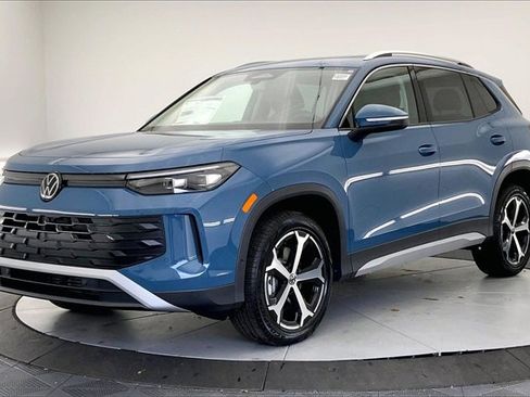 New 2026 Volkswagen Tiguan SE image 2