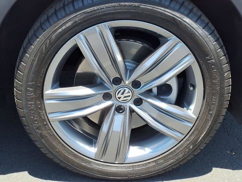 Used 2021 Volkswagen Tiguan SEL FWD image 9