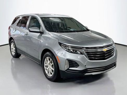 Used 2023 Chevrolet Equinox LT w/ Driver Convenience Package image 3