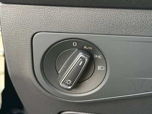 Certified 2023 Volkswagen Tiguan SE FWD image 26