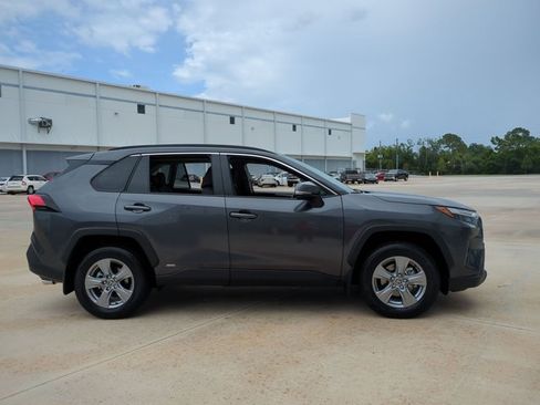 Used 2025 Toyota RAV4 XLE AWD/4WD image 4