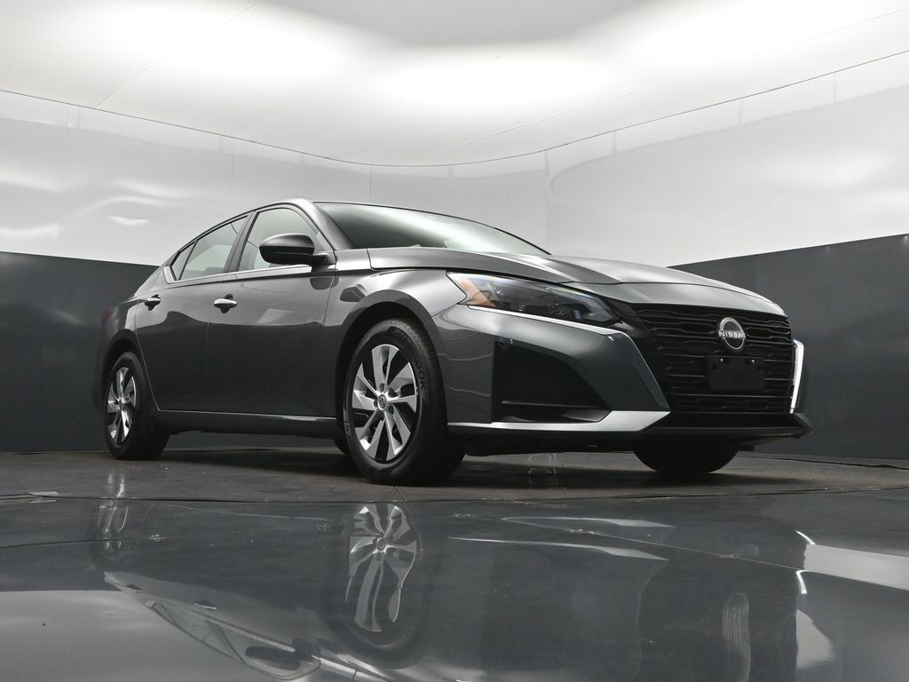 Used 2025 Nissan Altima 2.5 S FWD image 44