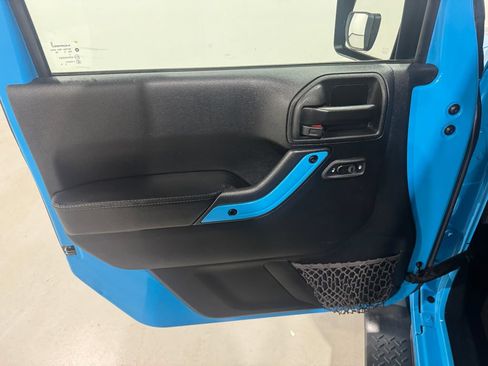 Used 2017 Jeep Wrangler Unlimited Sahara AWD/4WD image 17