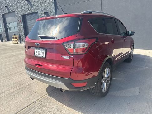 Used 2017 Ford Escape Titanium image 3