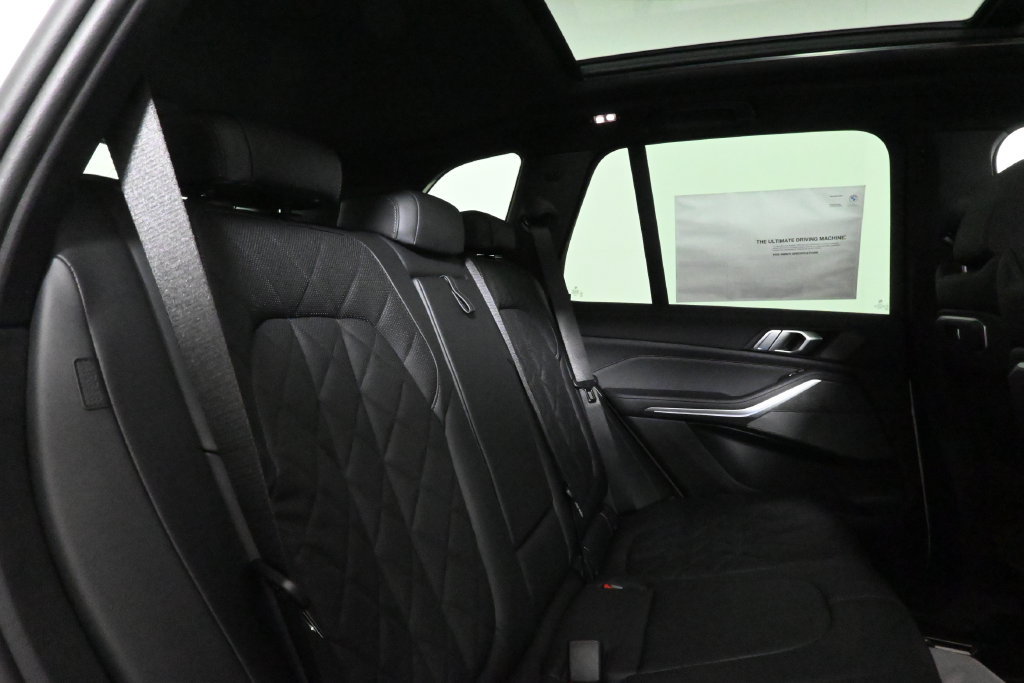 Used 2026 BMW X5 xDrive40i w/ M Sport Package AWD/4WD image 36