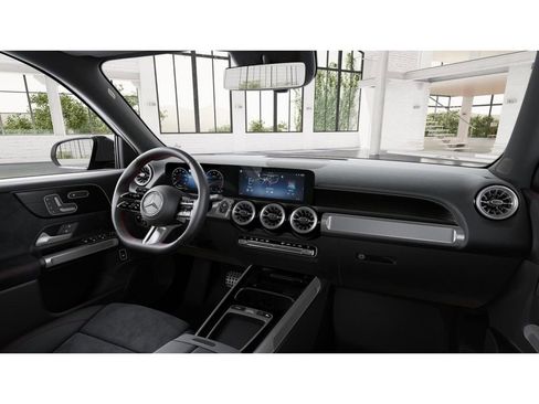 Used 2026 Mercedes-Benz GLB 250 4MATIC image 6