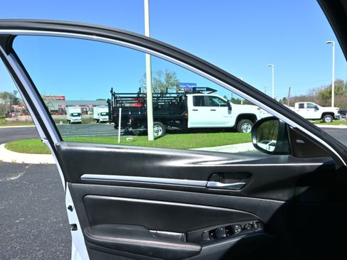 Used 2025 Nissan Altima 2.5 SR w/ SR Premium Package image 25