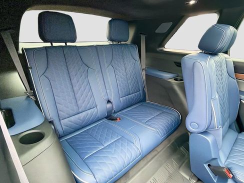 New 2026 Cadillac Vistiq Premium Luxury w/ LPO, Floor Liner Package AWD/4WD image 28