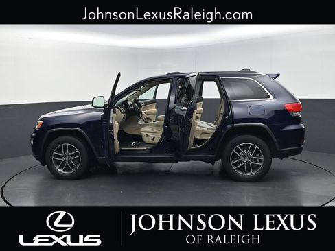 Used 2017 Jeep Grand Cherokee Limited AWD/4WD image 36