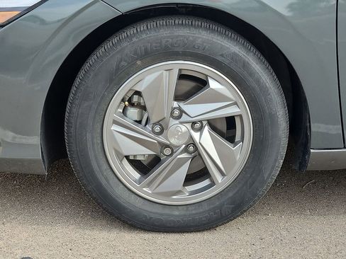 Used 2025 Hyundai Elantra SE FWD image 4
