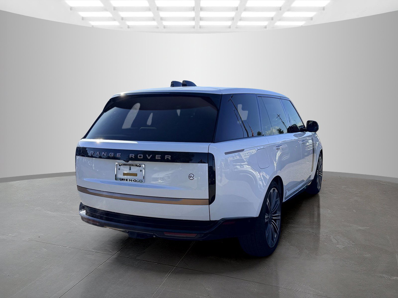 Used 2024 Land Rover Range Rover SV AWD/4WD image 5
