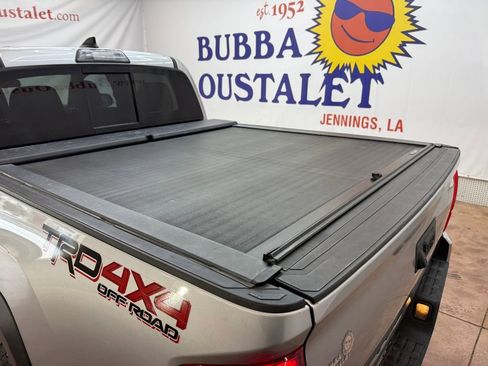 Used 2017 Toyota Tacoma TRD Off-Road w/ Tow Package (A/T) image 19