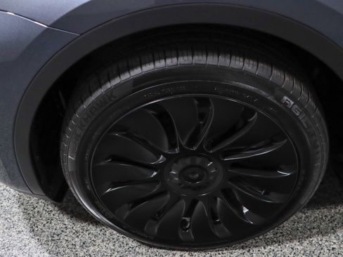 Used 2023 Tesla Model Y Long Range image 11
