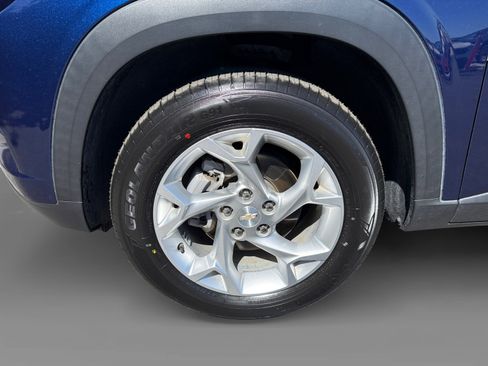 Used 2024 Chevrolet Trax LS w/ LS Convenience Package FWD image 9