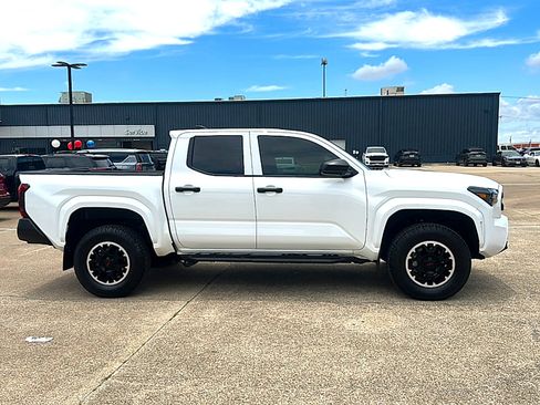 Used 2025 Toyota Tacoma SR RWD image 9