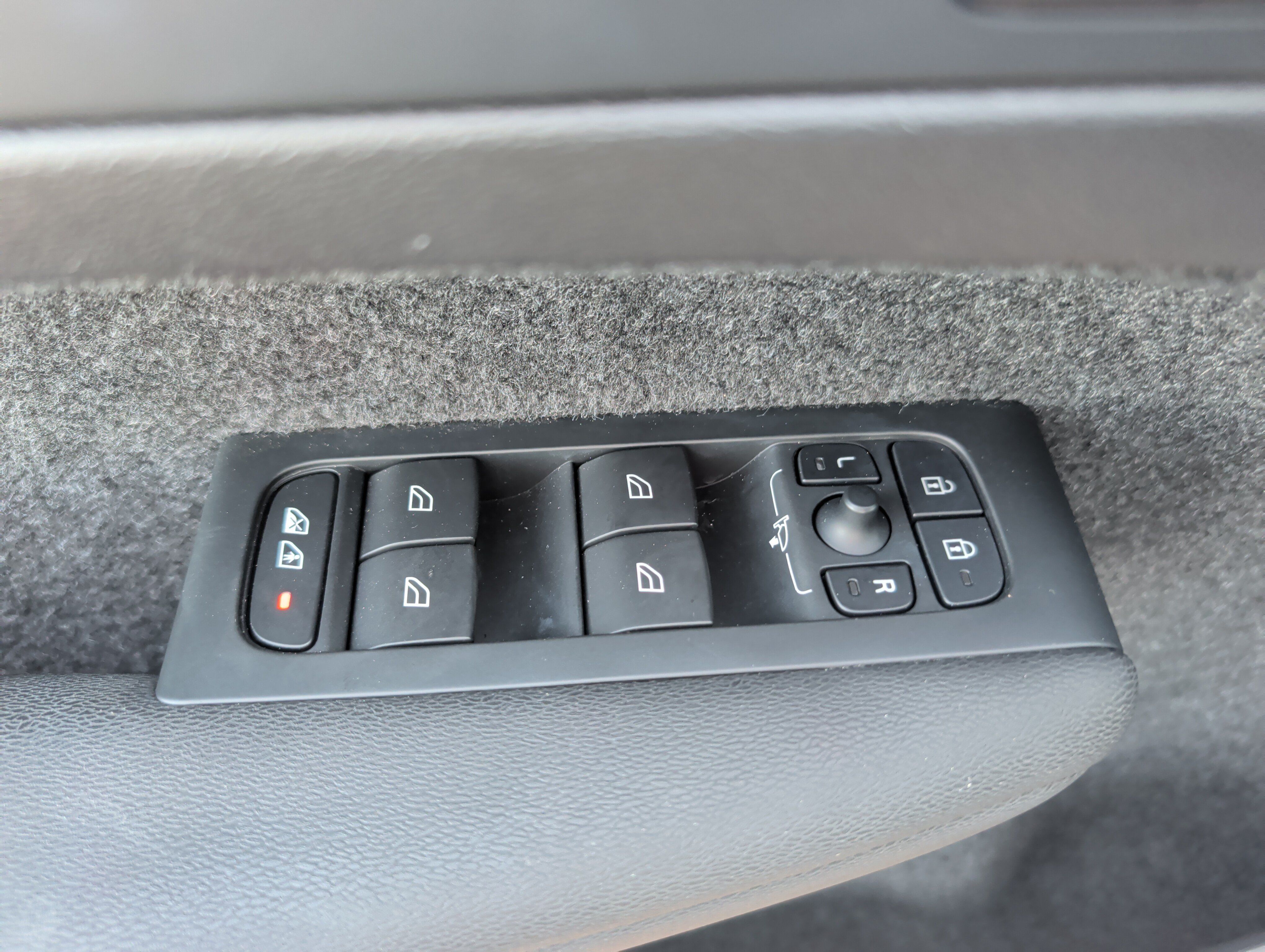 Used 2023 Volvo XC40 Recharge Ultimate w/ Protection Package Premier AWD/4WD image 16