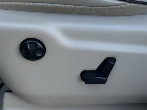 Used 2017 Jeep Grand Cherokee Overland image 28