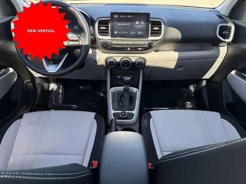 Used 2025 Hyundai Venue SEL image 12