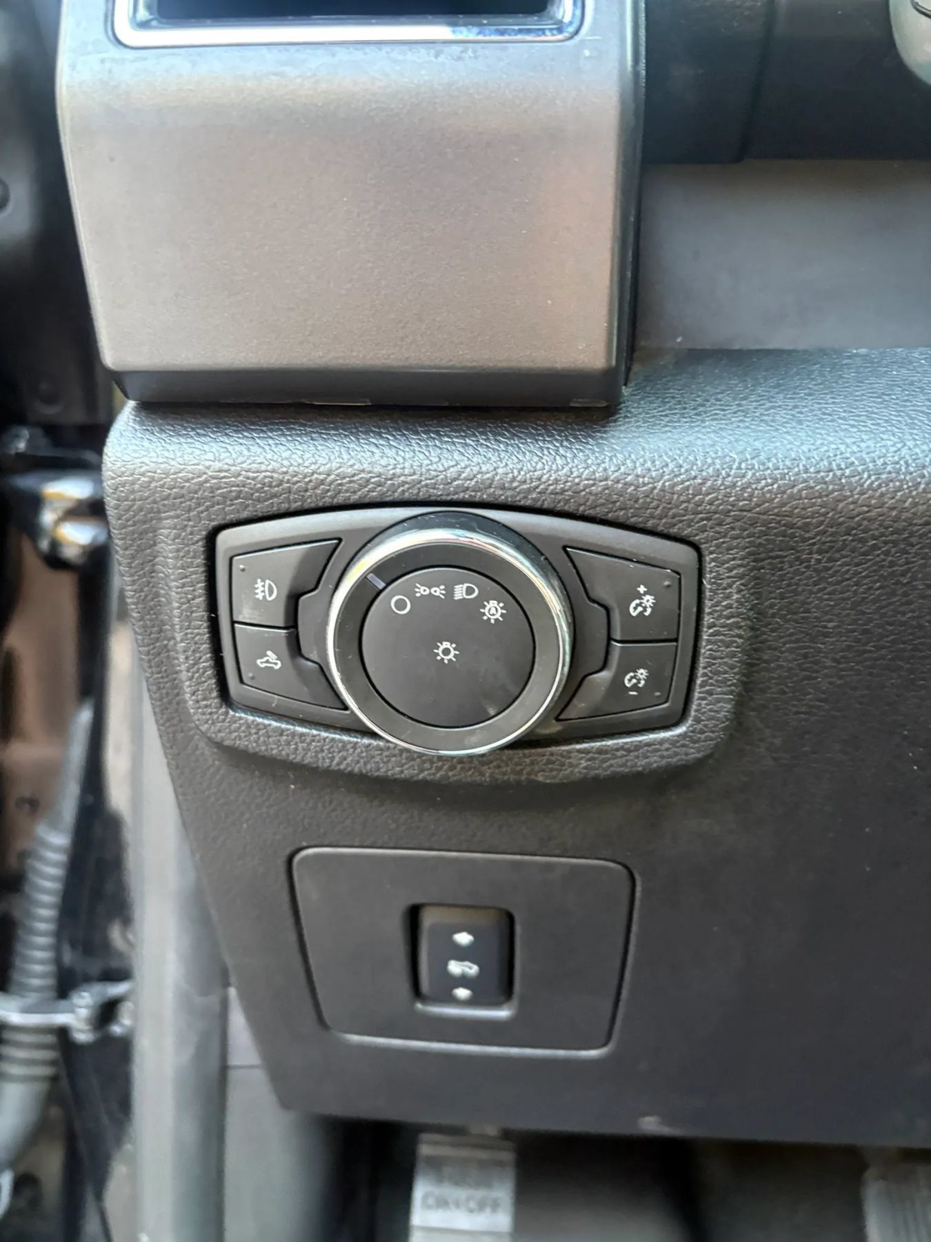 Used 2017 Ford F150 XLT w/ Equipment Group 302A Luxury AWD/4WD image 15