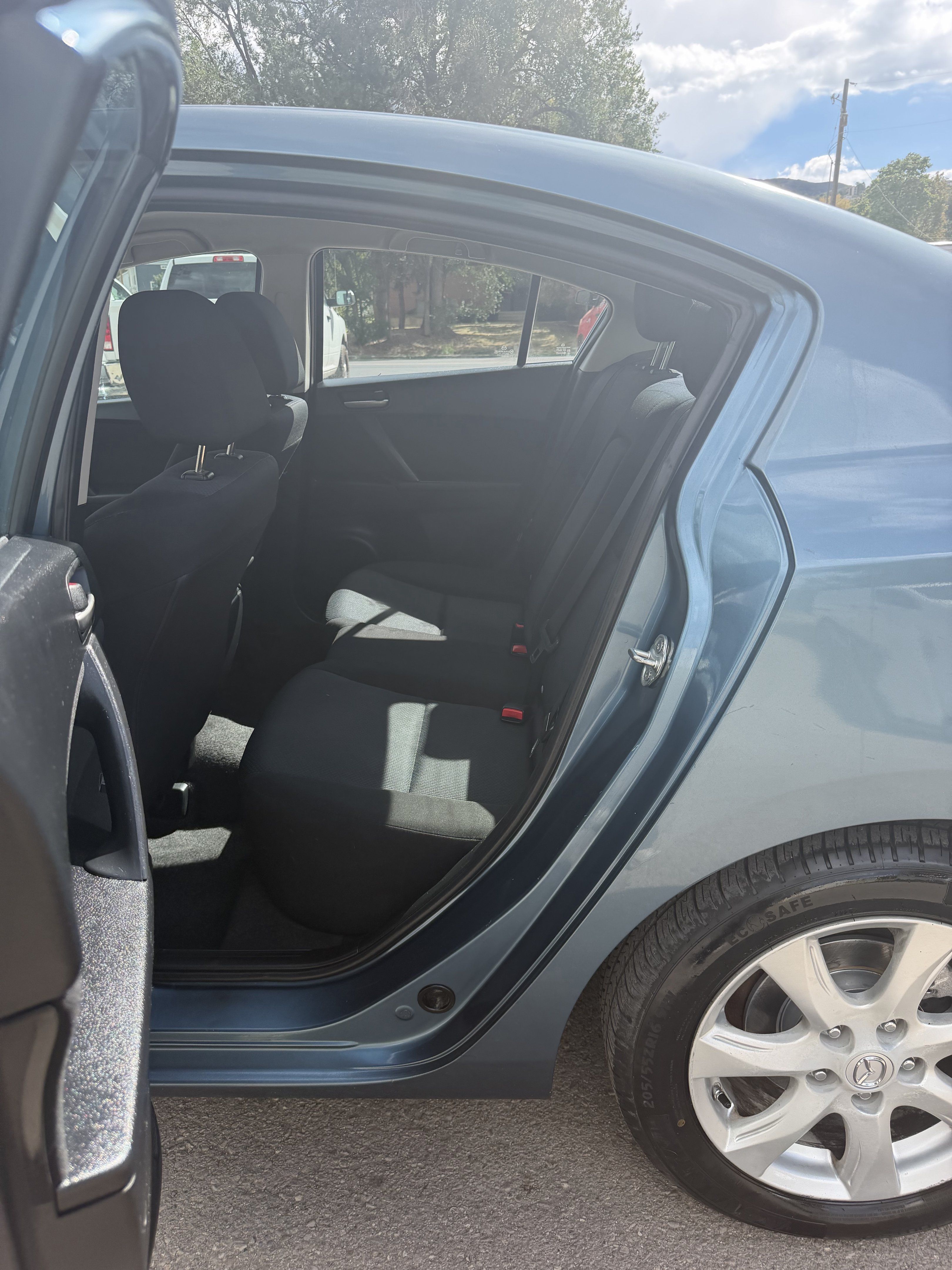 Used 2011 MAZDA MAZDA3 i Touring FWD image 18