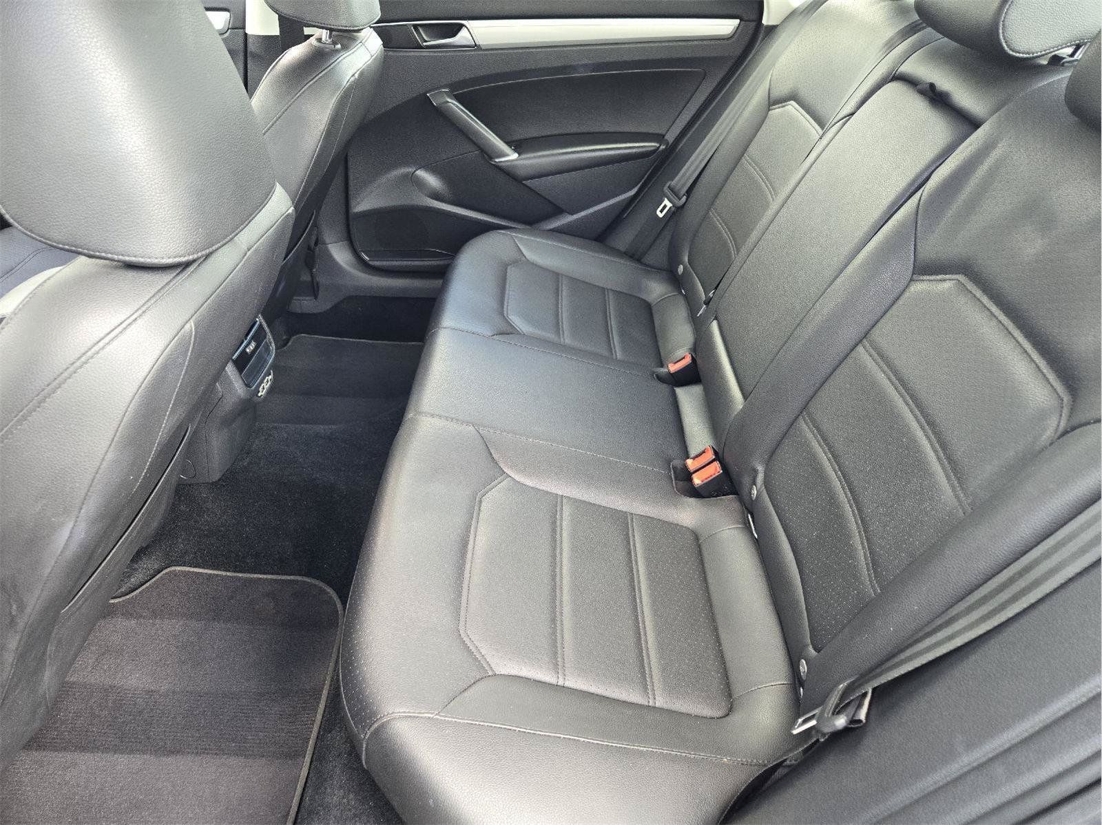 Used 2019 Volkswagen Passat 2.0T Wolfsburg FWD image 27