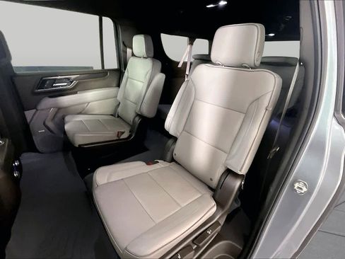 Used 2025 GMC Yukon XL Elevation w/ LPO, Yukon Black Package RWD image 19