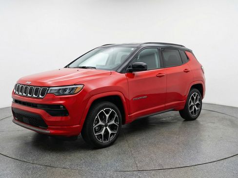 Used 2025 Jeep Compass Limited image 3