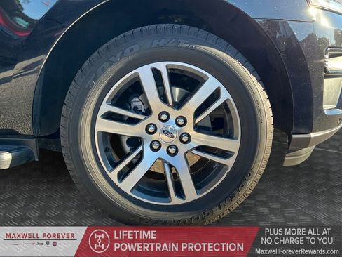 Used 2024 Ford Expedition XLT image 23