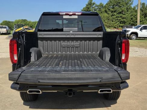 Used 2025 GMC Sierra 1500 AT4 w/ Technology Package AWD/4WD image 14