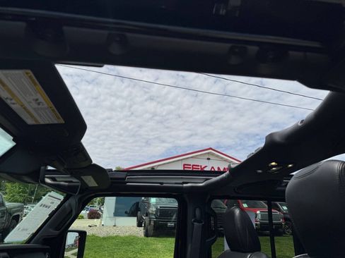 Used 2021 Jeep Wrangler Unlimited Sahara AWD/4WD image 18