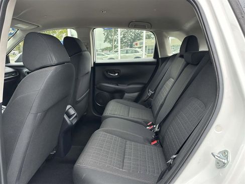 Used 2023 Honda HR-V LX image 9