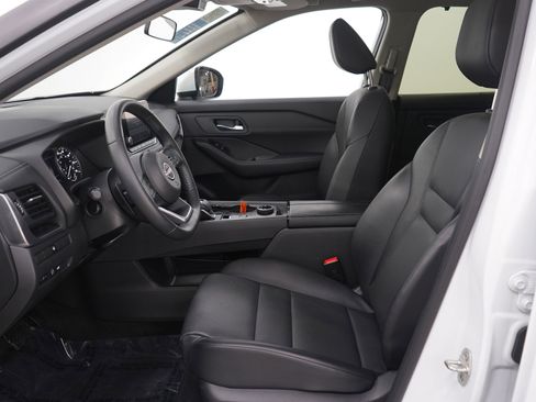 Used 2024 Nissan Rogue SV w/ SV Premium Package image 25