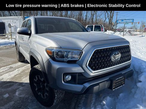 Used 2019 Toyota Tacoma TRD Off-Road image 2