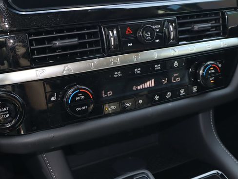 Used 2026 Nissan Pathfinder SL w/ SL Premium Package FWD image 26