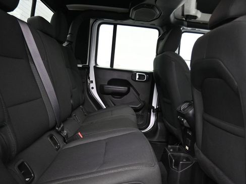 Used 2023 Jeep Gladiator Sport image 17