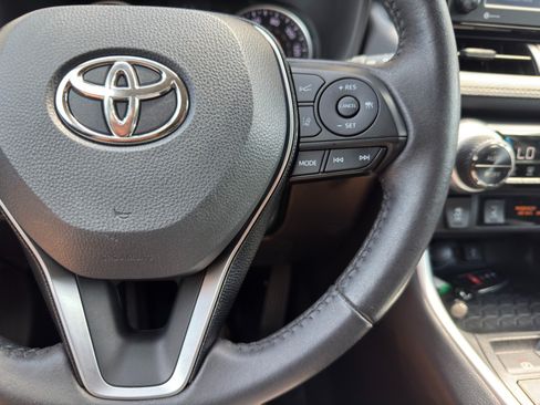 Used 2021 Toyota RAV4 XLE w/ Convenience Package FWD image 21