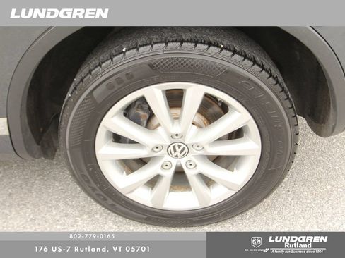 Used 2013 Volkswagen Touareg Sport AWD/4WD image 16