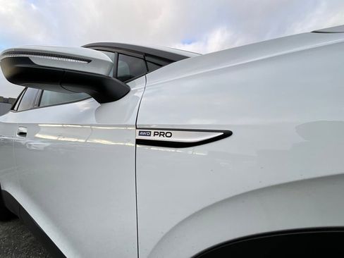 Used 2023 Volkswagen ID.4 Pro image 11