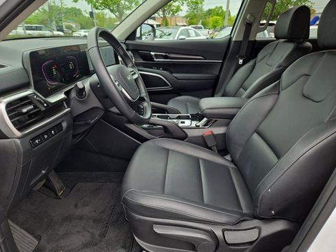 Used 2025 Kia Telluride LX FWD image 27