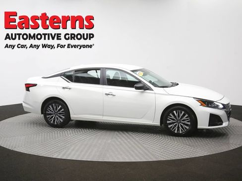 Used 2025 Nissan Altima 2.5 SV FWD image 45