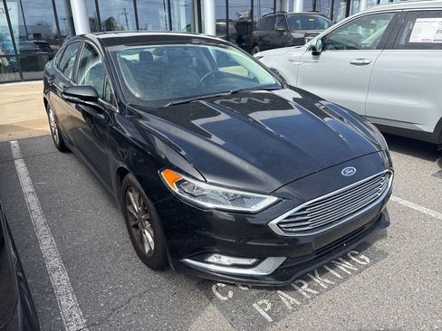 Used 2017 Ford Fusion SE image 4