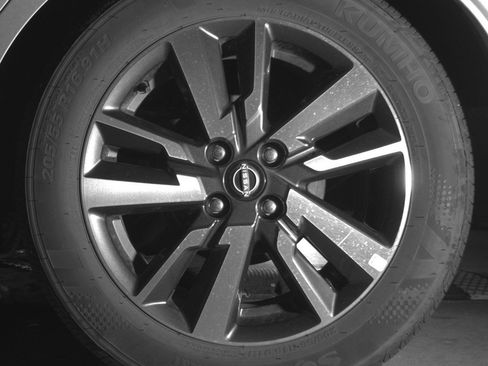 Used 2025 Nissan Versa SV image 14