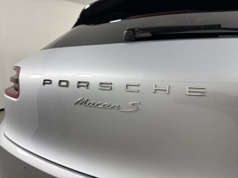 Certified 2018 Porsche Macan S AWD/4WD image 19