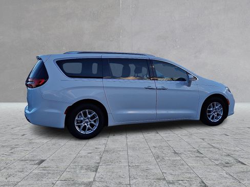 Used 2021 Chrysler Pacifica Touring-L w/ Uconnect Theater Family Group image 12